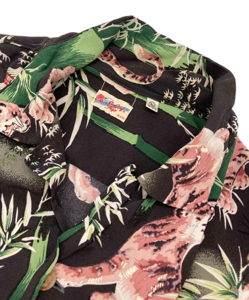 Sun Surf（サンサーフ）Sun Surf (サンサーフ) アロハシャツ ブラック×ピンク サイズ:Lの古着・服飾アイテム