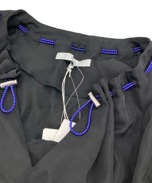 UN3D.（アンスリード）UN3D. (アンスリード) ドローストリングワンピース ブラック サイズ:36 未使用品の古着・服飾アイテム