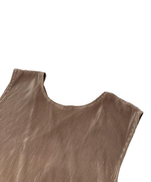 UN3D.（アンスリード）UN3D. (アンスリード) アコーディオン プリーツ ルームドレス ワンピース ベージュ サイズ:FREEの古着・服飾アイテム