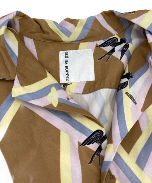 BRU NA BOINNE（ブルーナボイン）BRU NA BOINNE (ブルーナボイン) スワロービーム&アカプルコL/Sシャツ ベージュ サイズ:Mの古着・服飾アイテム