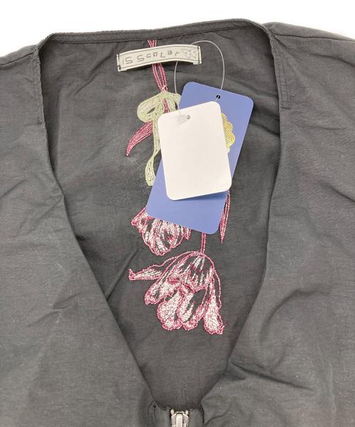 iS ScoLar（イズ スカラー）iS ScoLar (イズ スカラー) 花刺繍前開きノースリーブワンピース ブラック サイズ:M 未使用品の古着・服飾アイテム