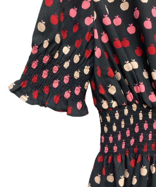 Kate Spade（ケイトスペード）Kate Spade (ケイトスペード) リンゴ柄ワンピース ブラック サイズ:XSの古着・服飾アイテム