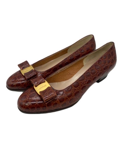 Salvatore Ferragamo（サルヴァトーレ フェラガモ）Salvatore Ferragamo (サルヴァトーレ フェラガモ) ヴァラリボンパンプス ブラウン サイズ:7 1/2の古着・服飾アイテム