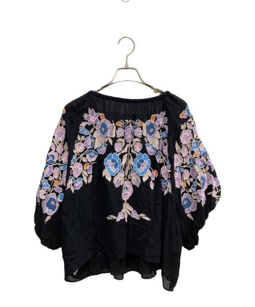GRACE CONTINENTAL（（グレースコンチネンタル）GRACE CONTINENTAL (（グレースコンチネンタル) マルチフラワー刺繍ブラウス ブラック サイズ:36の古着・服飾アイテム