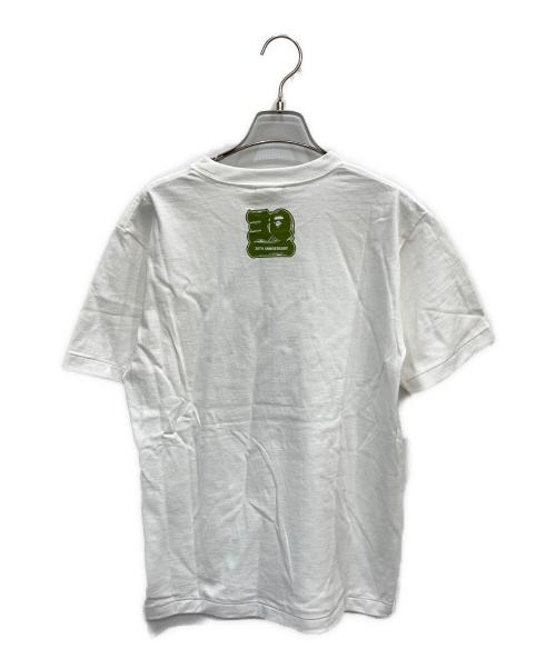 A BATHING APE（アベイシングエイプ）A BATHING APE (ア ベイシング エイプ) 30周年記念ロゴプリントTシャツ ホワイト×グリーン サイズ:Sの古着・服飾アイテム