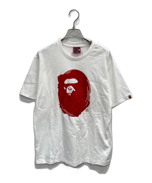 A BATHING APE（アベイシングエイプ）A BATHING APE (ア ベイシング エイプ) 30周年記念ロゴプリントTシャツ ホワイト×レッド サイズ:Mの古着・服飾アイテム