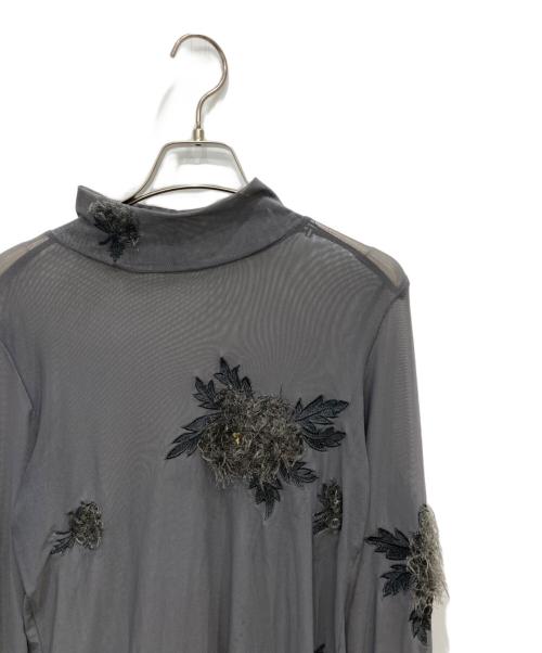 Ameri（アメリ）AMERI (アメリ) UND 3D FLOWER SKIN TOP グレー サイズ:FREEの古着・服飾アイテム