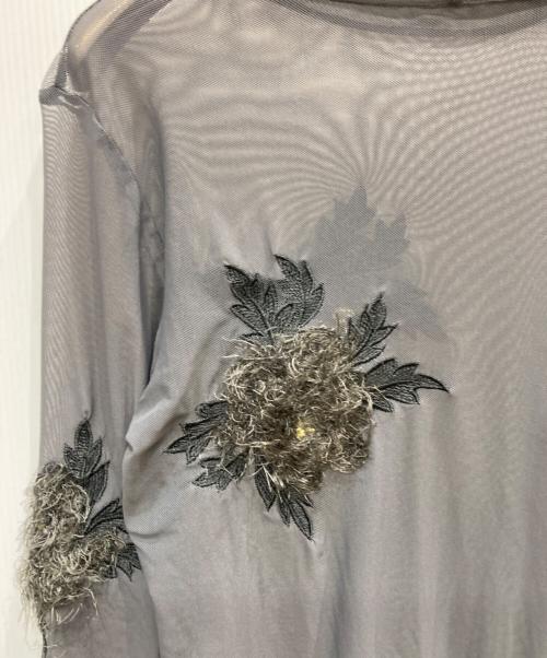 Ameri（アメリ）AMERI (アメリ) UND 3D FLOWER SKIN TOP グレー サイズ:FREEの古着・服飾アイテム