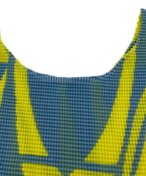 ISSEY MIYAKE（イッセイミヤケ）ISSEY MIYAKE (イッセイミヤケ) 転写ワッフルプリーツブラウス ブルー×黄緑 サイズ:表記なしの古着・服飾アイテム