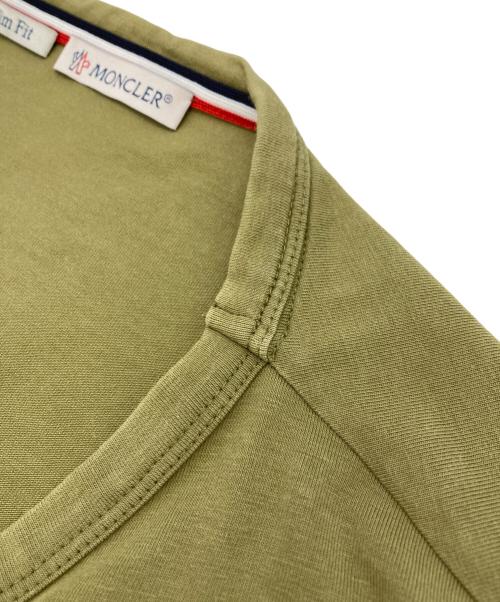 MONCLER（モンクレール）MONCLER (モンクレール) VネックTシャツ オリーブ サイズ:Lの古着・服飾アイテム
