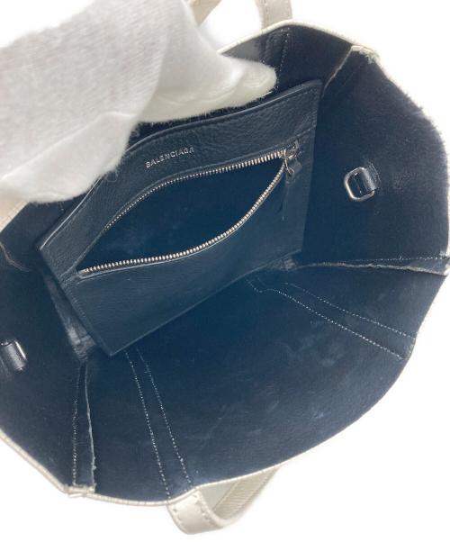 BALENCIAGA（バレンシアガ）BALENCIAGA (バレンシアガ) エブリディトートバッグ ホワイトの古着・服飾アイテム