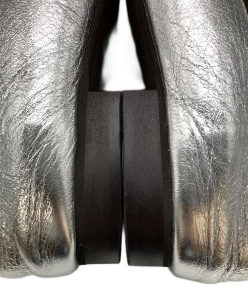 卑弥呼（ヒミコ）卑弥呼 (ヒミコ) メタルバーキルトローファー シルバー サイズ:25.0の古着・服飾アイテム