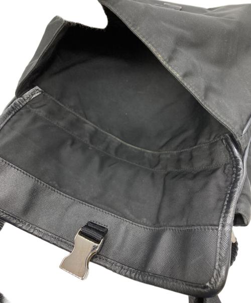 PRADA（プラダ）PRADA (プラダ) ロゴプレートショルダーバッグ ブラックの古着・服飾アイテム