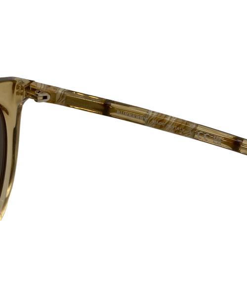 BURBERRY（バーバリー）BURBERRY (バーバリー) クリアフレームサングラス ベージュ サイズ:56□18-145の古着・服飾アイテム