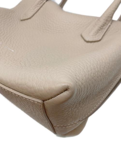 IACUCCI（イアクッチ）IACUCCI (イアクッチ) 「ラーナ M ALCE」ハンドバッグ グレージュの古着・服飾アイテム