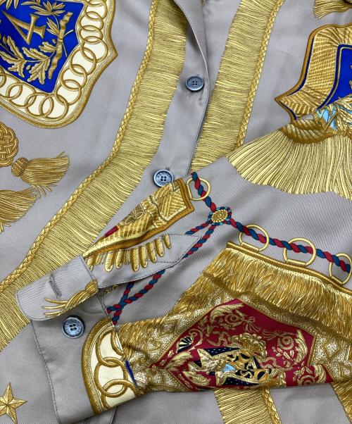 HERMES（エルメス）HERMES (エルメス) 総柄スカーフシルクシャツ ゴールド サイズ:40の古着・服飾アイテム