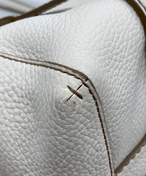 TOD'S（トッズ）TOD'S (トッズ) レザーショルダーバッグ ホワイトの古着・服飾アイテム