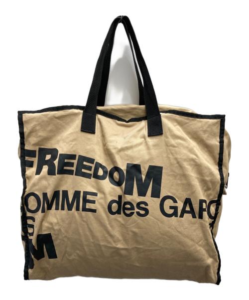 COMME des GARCONS（コムデギャルソン）COMME des GARCONS (コムデギャルソン) ロゴプリントホリデーシーズンメッセージバッグ ベージュの古着・服飾アイテム