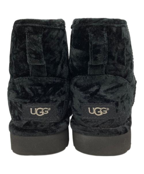 UGG（アグ）UGG (アグ) W CLASSIC MINI CRUSHED VELVET ブラック サイズ:24の古着・服飾アイテム