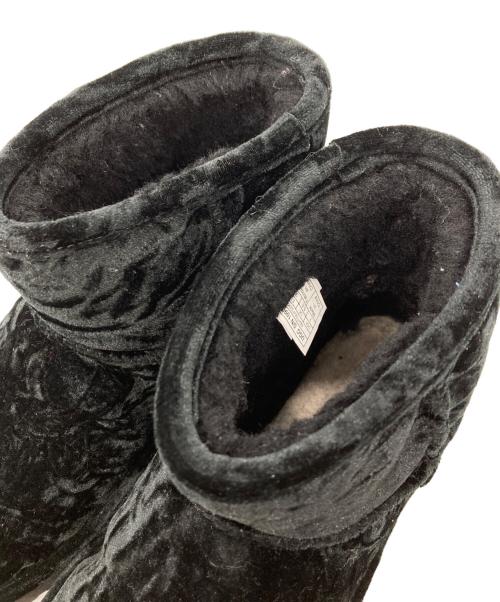 UGG（アグ）UGG (アグ) W CLASSIC MINI CRUSHED VELVET ブラック サイズ:24の古着・服飾アイテム