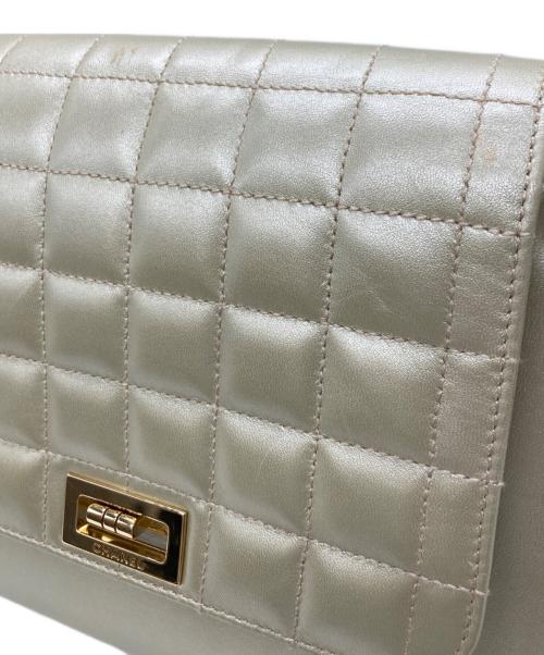 CHANEL（シャネル）CHANEL (シャネル) 2.55ロックチェーンショルダーバッグ ゴールドの古着・服飾アイテム