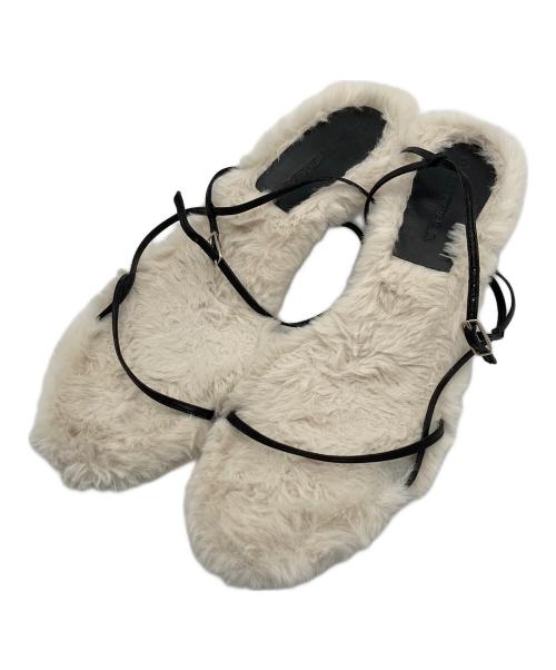 BRENTELLA（ブレンテッラ）BRENTELLA (ブレンテッラ) skinny strap fake fur sandal ホワイト サイズ:23.5cmの古着・服飾アイテム