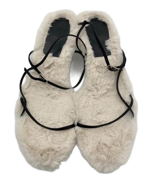 BRENTELLA（ブレンテッラ）BRENTELLA (ブレンテッラ) skinny strap fake fur sandal ホワイト サイズ:23.5cmの古着・服飾アイテム