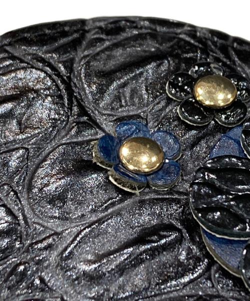 LEATHER JEWELS（レザージュエルズ）LEATHER JEWELS (レザージュエルズ) フラワーモチーフクロコ型押しショルダーバッグ グレーの古着・服飾アイテム