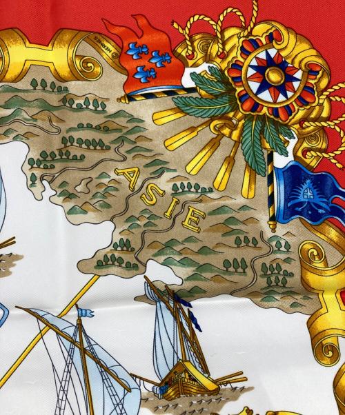 HERMES（エルメス）HERMES (エルメス) VOILES DE LUMIERE 光の帆船 カレシルクスカーフ レッド サイズ:90の古着・服飾アイテム