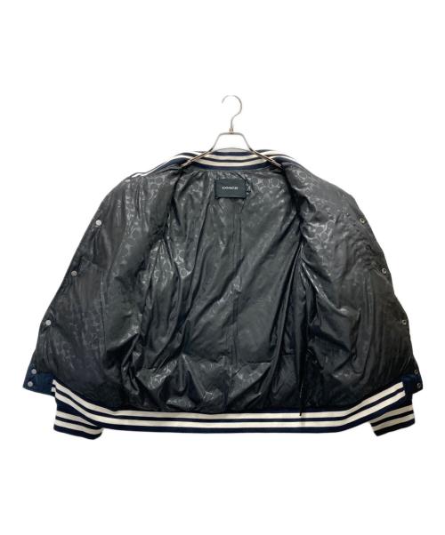 COACH（コーチ）COACH (コーチ) ダウン ヴァーシティ ジャケット・リサイクル ポリエステル ネイビー サイズ:Lの古着・服飾アイテム