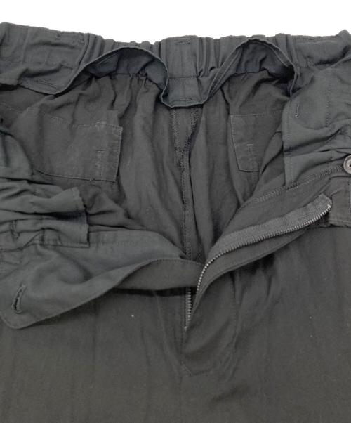 Yohji Yamamoto pour homme（ヨウジヤマモト プールオム）Yohji Yamamoto pour homme (ヨウジヤマモト プールオム) G-タブ付キギャザーパンツ ブラック サイズ:3の古着・服飾アイテム