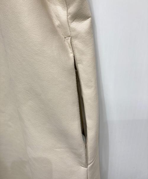 YENN（イエン）YENN (イエン) FAUX LEATHER MINI OP アイボリー サイズ:FREEの古着・服飾アイテム