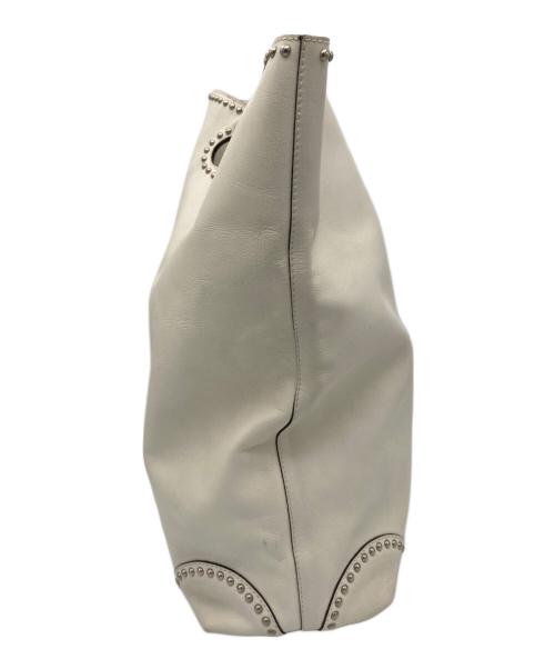 J&M DAVIDSON（ジェイ＆エム デヴィッドソン）J&M DAVIDSON (ジェイ＆エム デヴィッドソン) スタッズクラッチバッグ ホワイトの古着・服飾アイテム