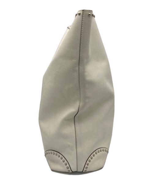 J&M DAVIDSON（ジェイ＆エム デヴィッドソン）J&M DAVIDSON (ジェイ＆エム デヴィッドソン) スタッズクラッチバッグ ホワイトの古着・服飾アイテム