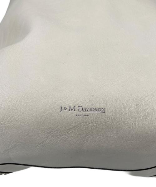 J&M DAVIDSON（ジェイ＆エム デヴィッドソン）J&M DAVIDSON (ジェイ＆エム デヴィッドソン) スタッズクラッチバッグ ホワイトの古着・服飾アイテム