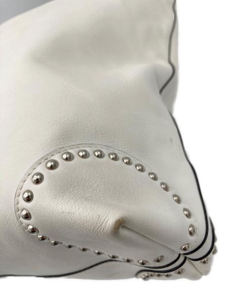 J&M DAVIDSON（ジェイ＆エム デヴィッドソン）J&M DAVIDSON (ジェイ＆エム デヴィッドソン) スタッズクラッチバッグ ホワイトの古着・服飾アイテム