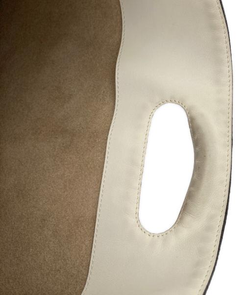 J&M DAVIDSON（ジェイ＆エム デヴィッドソン）J&M DAVIDSON (ジェイ＆エム デヴィッドソン) スタッズクラッチバッグ ホワイトの古着・服飾アイテム