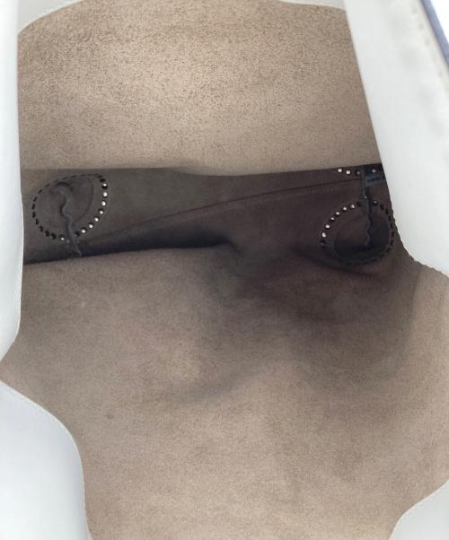 J&M DAVIDSON（ジェイ＆エム デヴィッドソン）J&M DAVIDSON (ジェイ＆エム デヴィッドソン) スタッズクラッチバッグ ホワイトの古着・服飾アイテム