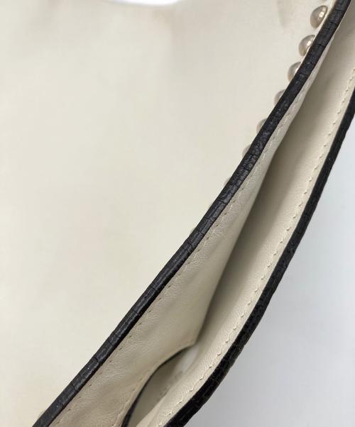 J&M DAVIDSON（ジェイ＆エム デヴィッドソン）J&M DAVIDSON (ジェイ＆エム デヴィッドソン) スタッズクラッチバッグ ホワイトの古着・服飾アイテム