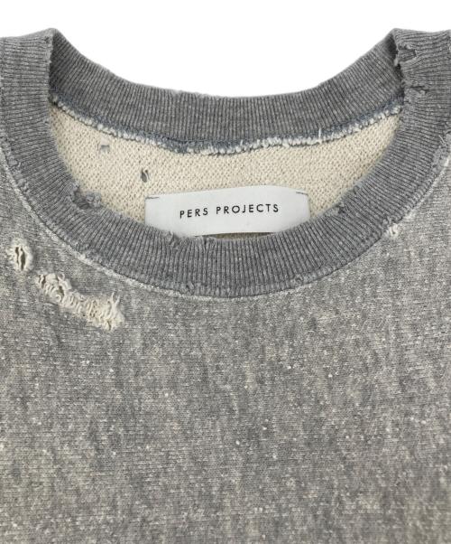 PERS PROJECTS（パースプロジェクト）PERS PROJECTS (パースプロジェクト) rroomm (ルーム) crew damage trainer グレー サイズ:3の古着・服飾アイテム