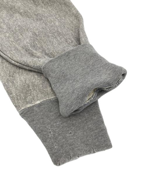 PERS PROJECTS（パースプロジェクト）PERS PROJECTS (パースプロジェクト) rroomm (ルーム) crew damage trainer グレー サイズ:3の古着・服飾アイテム