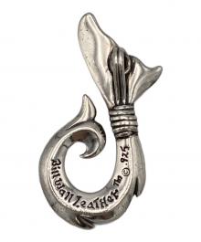 BILL WALL LEATHER×BEAMS（ビルウォールレザー×ビームス）の古着「Whale Tail Hook Pendant Medium」｜シルバー