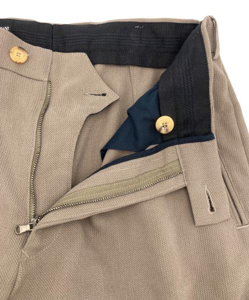 GIORGIO ARMANI（ジョルジョアルマーニ）GIORGIO ARMANI (ジョルジョアルマーニ) サイドアジャスターレーヨンタックパンツ ライトブラウン サイズ:46の古着・服飾アイテム