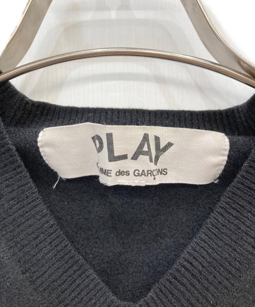 PLAY COMME des GARCONS（プレイコムデギャルソン）PLAY COMME des GARCONS (プレイコムデギャルソン) Vネックニット ブラック サイズ:不明の古着・服飾アイテム