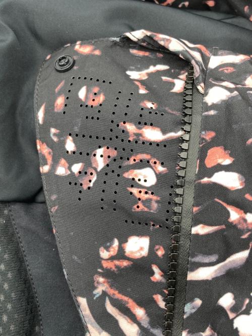 ROXY（ロキシー）ROXY (ロキシー) GORE-TEX 中綿ジャケット ブラック サイズ:XS 未使用品の古着・服飾アイテム