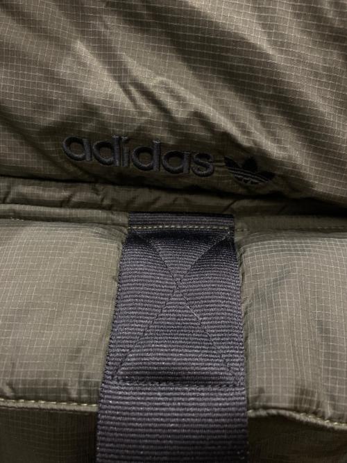adidas（アディダス）adidas (アディダス) ダウンジャケット カーキ サイズ:Ⅿの古着・服飾アイテム