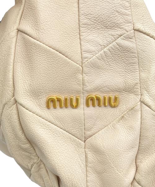 MIU MIU（ミュウミュウ）MIU MIU (ミュウミュウ) マテラッセ2WAYハンドバッグ アイボリーの古着・服飾アイテム