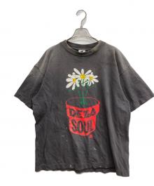 SAINT MICHAEL×De La Soul（セントマイケル×デラソウル）の古着「ダメージ加工プリントＴシャツ」｜ブラック
