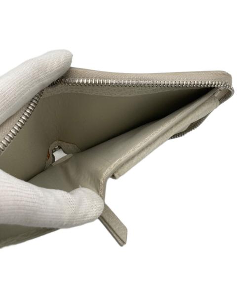 Maison Margiela（メゾンマルジェラ）Maison Margiela (メゾンマルジェラ) ラウンドファスナー2つ折り財布 ホワイトの古着・服飾アイテム