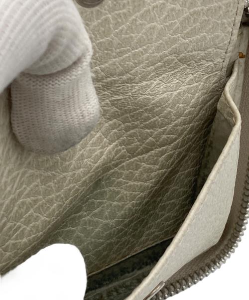 Maison Margiela（メゾンマルジェラ）Maison Margiela (メゾンマルジェラ) ラウンドファスナー2つ折り財布 ホワイトの古着・服飾アイテム